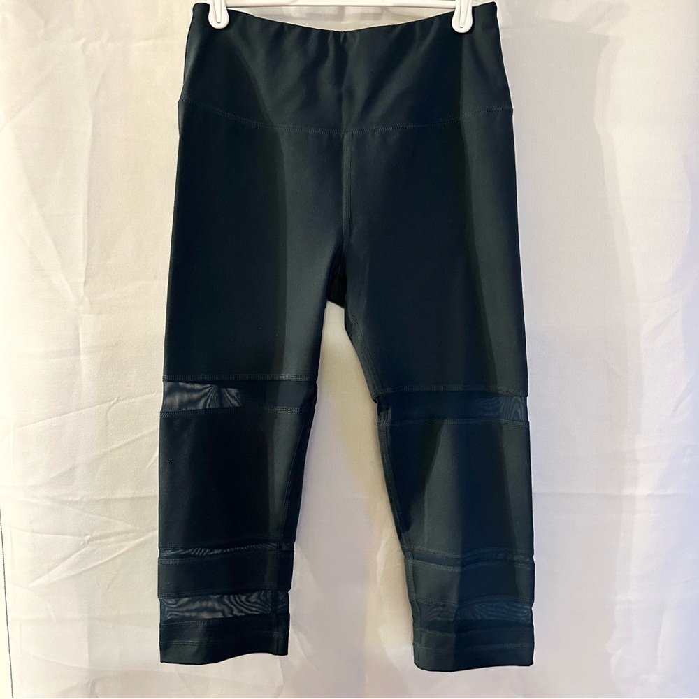 Reebok Size Medium Athletic Leggings Blue/Gray Color with mesh on legs